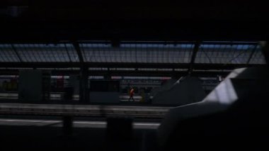 Zürih Şehri güneşli gün treni yol kenarı pencere manzaralı panorama 4k İsviçre