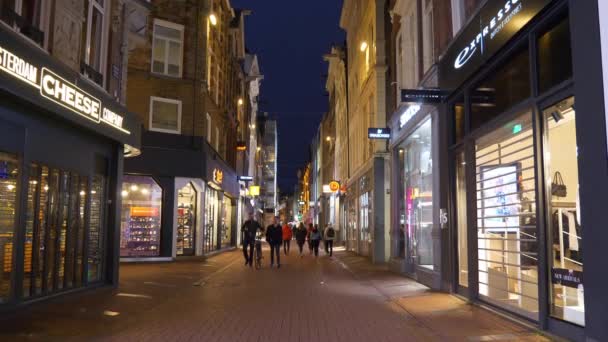 夜アムステルダム市内中心部の交通道路の屋上パノラマ4Kオランダ — ストック動画