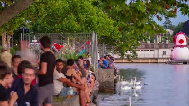 Rivier Limmat in centrum van Zürich — Stockvideo