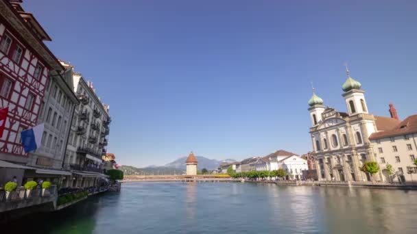 Luzern Şehir Merkezinin Üzerinden Uçuş Nehir Kenarı Panorama — Stok video