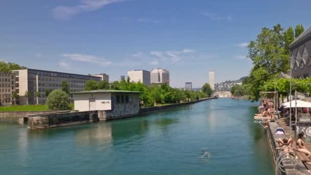 Floden Limmat i centrum av Zürich — Stockvideo