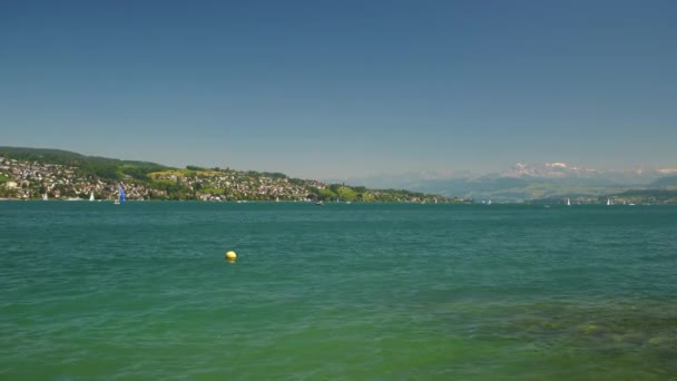 Ηλιόλουστη Μέρα Zurich Πόλη Ποτάμι Τους Ανθρώπους Πανόραμα Ελβετία — Αρχείο Βίντεο