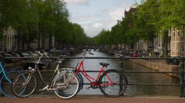 Amsterdam nehir kanalı şehir merkezi havacılık manzarası 4k holland