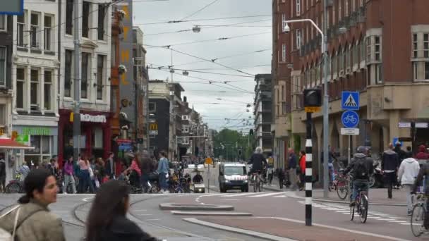 Φως Ημέρας Άμστερνταμ Κέντρο Της Πόλης Κυκλοφορίας Δρόμο Στον Τελευταίο — Αρχείο Βίντεο