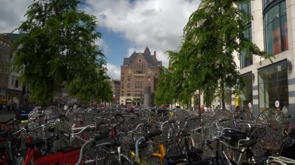 Amsterdam Centrum Miasta Pochmurny Dzień Kanał Rowerowy Most Panorama Holandia — Wideo stockowe