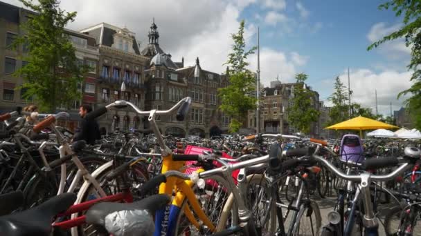 Amsterdam Centrum Miasta Pochmurny Dzień Kanał Rowerowy Most Panorama Holandia — Wideo stockowe
