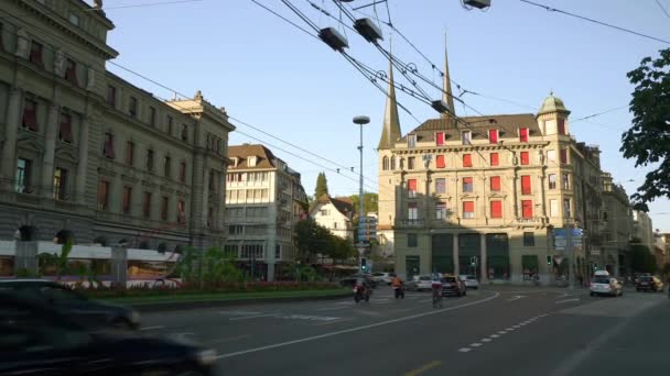 Vuelo Sobre Ciudad Luzern Tráfico Urbano Panorama Aéreo Metraje Suiza — Vídeos de Stock