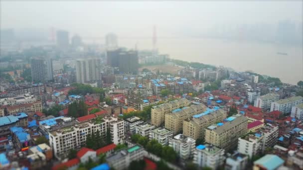 Συννεφιασμένη Μέρα Χρόνος Της Wuhan Yangtze Cityscape Παραποτάμια Εναέρια Πανόραμα — Αρχείο Βίντεο