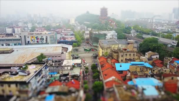 Συννεφιασμένη Μέρα Χρόνος Της Wuhan Yangtze Cityscape Παραποτάμια Εναέρια Πανόραμα — Αρχείο Βίντεο