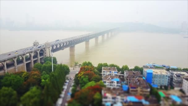 Дневные Съемки Моста Через Реку Янцзы Вухане Панорама Города Китай — стоковое видео