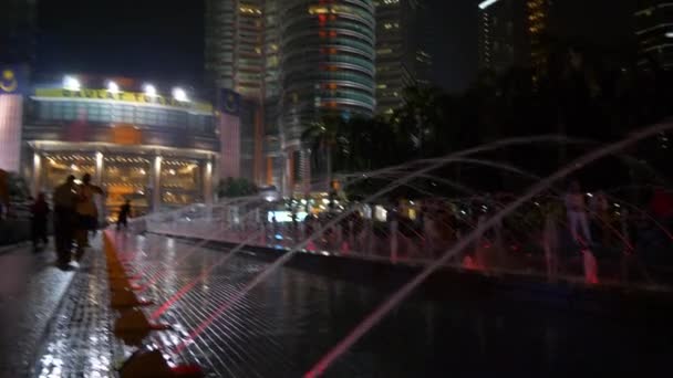 马来西亚吉隆坡 2018年10月1日 马来西亚夸拉卢普尔市著名的照明喷泉公园全景4K大约10月1日 马来西亚夸拉卢普尔市 — 图库视频影像