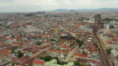 Viyana şehir manzarası gündüz vakti merkez caddeler hava manzarası 4k austria