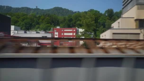 Zurich Ciudad Día Soleado Tren Carretera Viaje Lado Ventana Vista — Vídeos de Stock