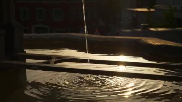 Zonnige Zonsondergang Basel Centrum Fontein Slow Motion Panorama Zwitserland — Stockvideo