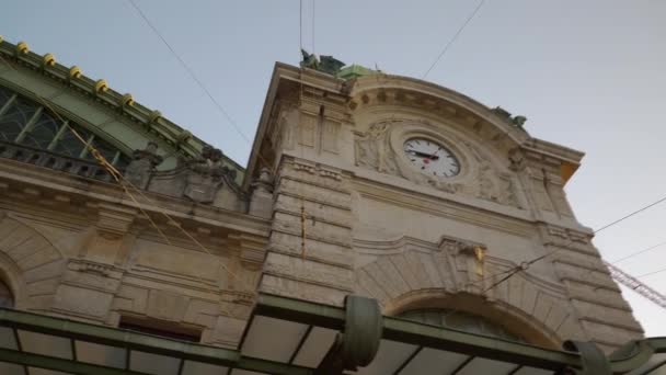 Hora Pôr Sol Basileia Estação Ferroviária Centro Cidade Frente Fachada — Vídeo de Stock