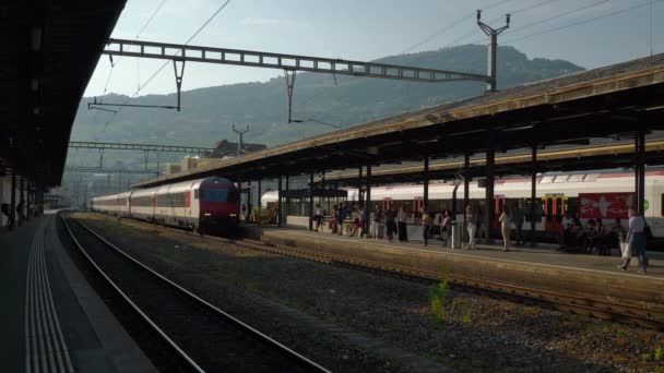 Vevey Suiza Julio 2019 Día Soleado Vevey Estación Tren Ciudad — Vídeo de stock