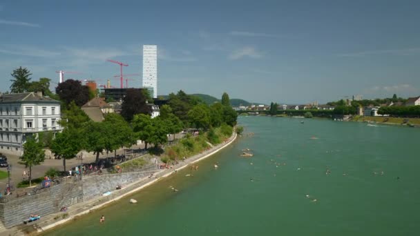 Natación Gente Día Verano Basilea Ciudad Río Panorama Aéreo Suiza — Vídeos de Stock