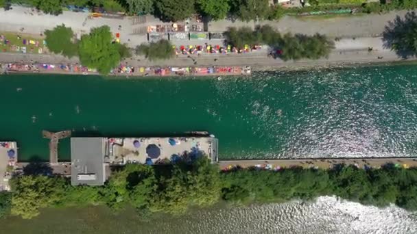 Съемка Городской Панорамы Цюриха Берегу Реки Швейцария — стоковое видео