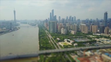 Guangzhou nehir kenarındaki gündüz manzarası. 4K Çin porseleni 