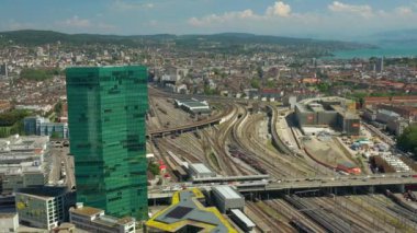 Zürih şehir demiryolları havadan panorama 4k pası