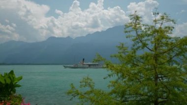 İsviçre Montreux Circa Kasım 2019: Montreux göl kenarı panorama 4k video
