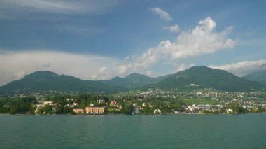Güneşli bir gün Montreux şehri Cenevre Gölü ünlü feribot yolculuğu Panorama 4k İsviçre