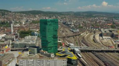 Zürih şehir demiryolları havadan panorama 4k pası