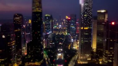Gece vakti Guangzhou endüstriyel şehir manzarasını aydınlattı. 4k zaman dilimi Çin porseleni