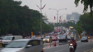 Kuala Lumpur, Malezya-Eylül 25 2018: gün Kuala Lumpur şehir merkezi trafik sokak Kavşak metro hattı Panorama 4k Malezya