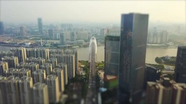 Akşam vakti Guangzhou nehir kenarı panoraması. 4K Çin porseleni 