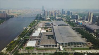 Guangzhou nehir kenarındaki gündüz manzarası. 4K Çin porseleni 