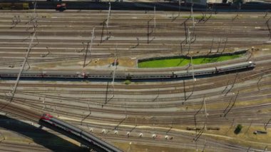 Zürih şehir demiryolları havadan panorama 4k pası
