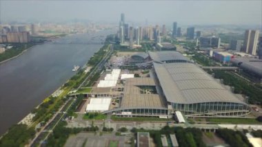 Guangzhou nehir kenarındaki gündüz manzarası. 4K Çin porseleni 
