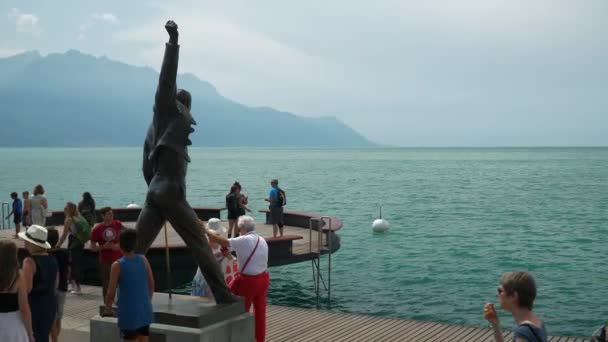 スイス モントレー 2019年7月12日 晴れた日に有名なジュネーブ湖湾記念碑スローモーションパノラマ4K — ストック動画