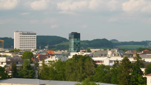 奥地利萨尔茨堡 2019年7月7日 萨尔茨堡中央城市景观山顶全景4K大约在2019年7月7日奥地利萨尔茨堡 — 图库视频影像