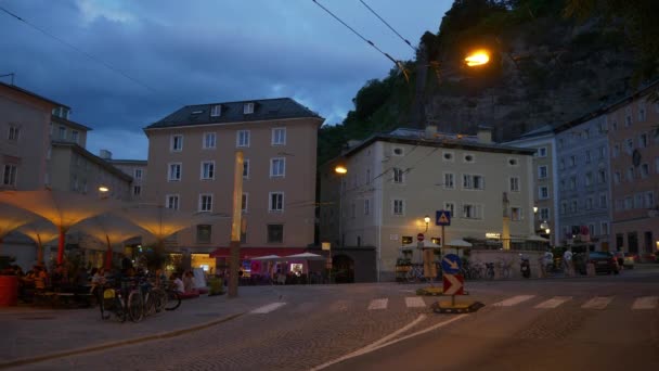 Salzburg Oostenrijk Juli 2019 Zonsondergang Salzburg Centrum Verkeersbrug Slow Motion — Stockvideo