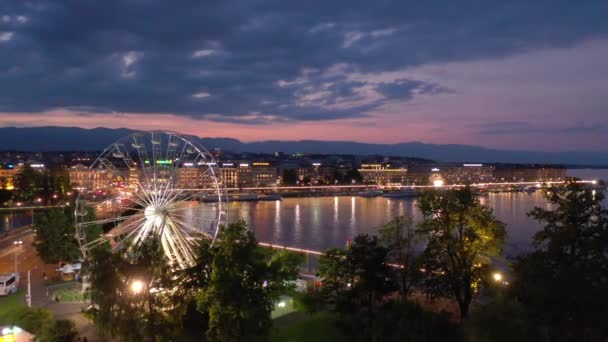 Βράδυ Πλάνα Από Geneva Cityscape Panorama Τροχό Λούνα Παρκ Ελβετία — Αρχείο Βίντεο