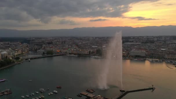 Kvällstid Bilder Genève Antenn Flod Panorama Med Enorm Fontän Schweiz — Stockvideo