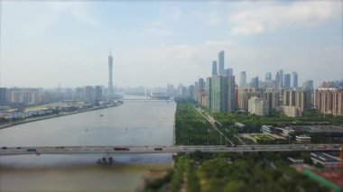 Guangzhou nehir kenarındaki gündüz manzarası. 4K Çin porseleni 