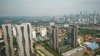 Kuala Lumpur, Malezya - 25 Eylül 2018: güneşli gün kuala lumpur şehir merkezi havacılık panorama 4k dolaylarında 25 Eylül 2018 Kuala lumpur, malezya, Malezya.