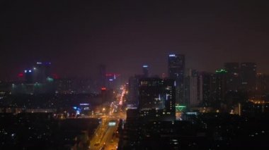 Gece vakti Chengdu 'yu aydınlattı şehir merkezindeki panorama 4k porseleni