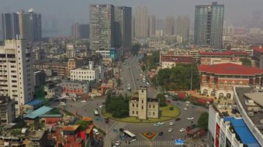gündüz vakti Changsha şehir merkezi trafik yolu kavşağı hava manzarası 4k porselen