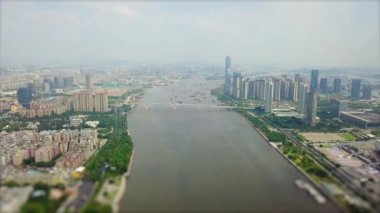 Guangzhou nehir kenarındaki gündüz manzarası. 4K Çin porseleni 
