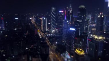 Gece vakti Guangzhou şehri havadan aydınlandı. 4K Çin porseleni 