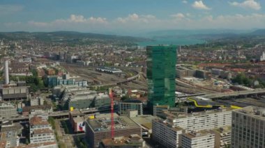 Zürih şehir demiryolları havadan panorama 4k pası