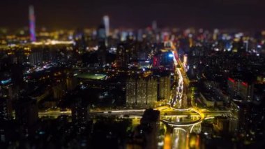 Guangzhou 'nun gece vakti hava trafiği panoramasını aydınlattı. 4k zaman dilimi Çin porseleni