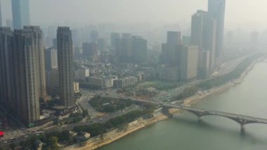 Gün batımı Changsha şehri nehir kenarı havacılık panoraması 4k porselen