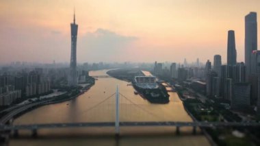 Guangzhou nehir kenarındaki gündüz panoraması. 4k zaman dilimi Çin porseleni 
