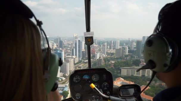 Kuala Lumpur Malaysia Circa 2018 Due Uomini Volano Elicottero Sopra — Video Stock