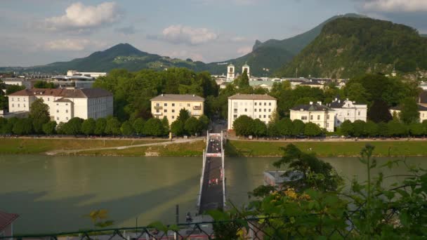 Salzburg Österrike Juli 2019 Dag Tid Salzburg Centrala Stadslandskap Bergstoppar — Stockvideo